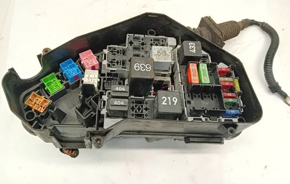 Volkswagen Touareg I Fuse module