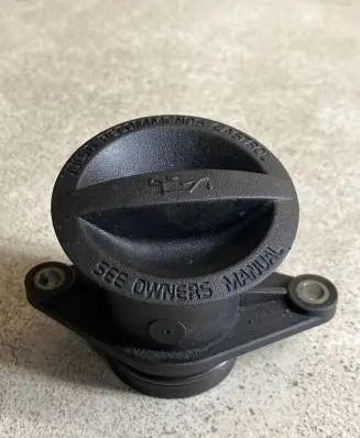Volvo S40 Oil filler cap 8692796