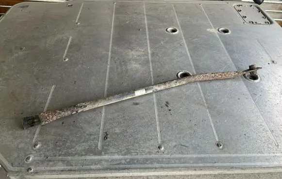 Opel Vivaro Rear traction arm rod 8200433801