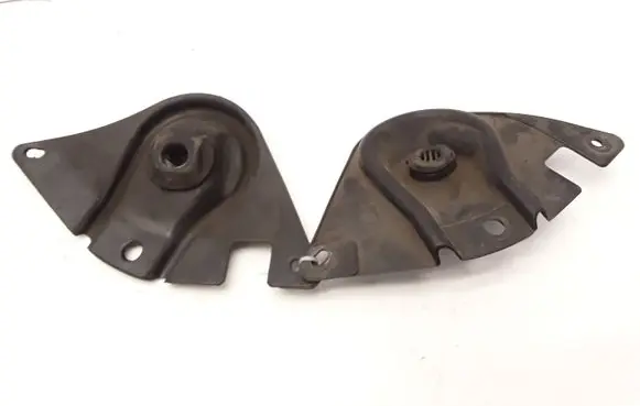 Radiator mount bracket