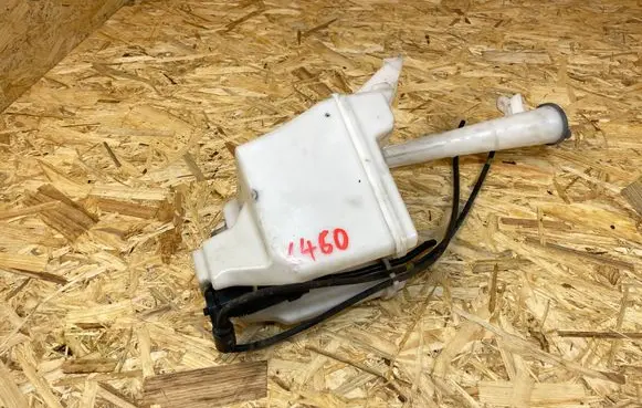 Nissan Pulsar Windshield washer fluid reservoir/tank 