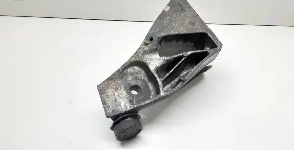 BMW X5 E70 Engine mounting bracket 6772680