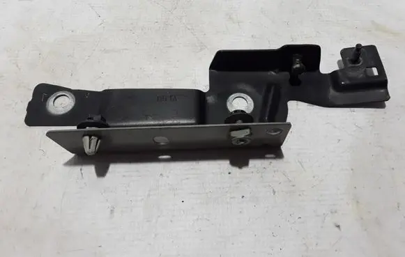 Renault Captur II Fender mounting bracket 631227839R