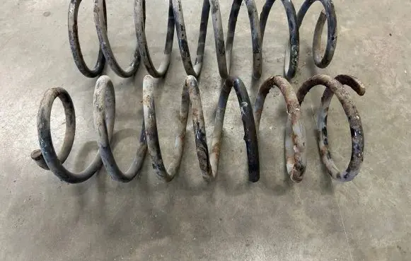 Toyota Land Cruiser (J100) Rear coil spring