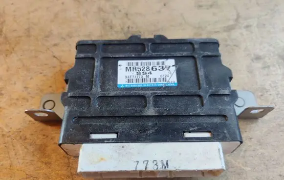 Mitsubishi Pajero Gearbox control unit/module MR528637