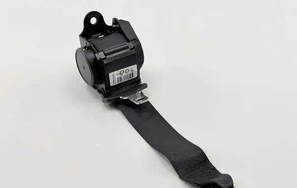 BMW 2 F22 F23 Rear seatbelt S3724330904