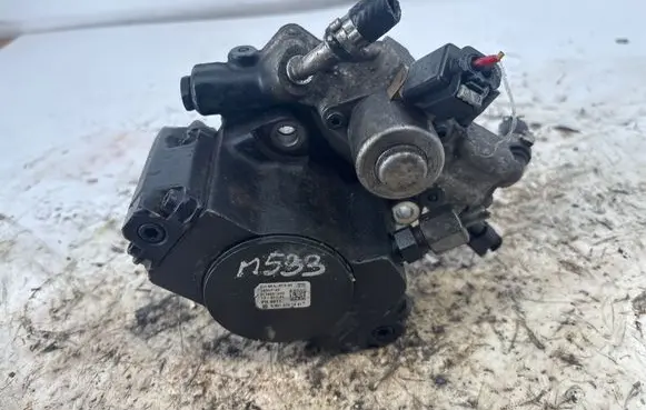 Mercedes-Benz B W246 W242 Fuel injection high pressure pump 28343143 0174031DGE A6510701801