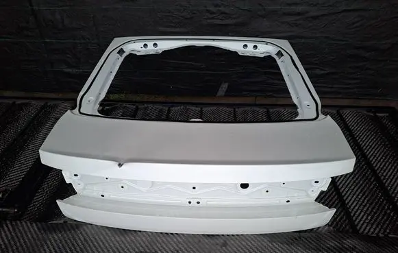 Polestar 2 Truck tailgate 
