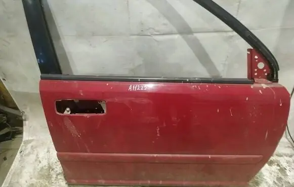 Nissan X-Trail T30 Front door RAUDONOS