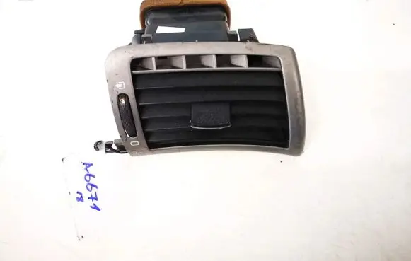 Peugeot 407 Dash center air vent grill 9644589377