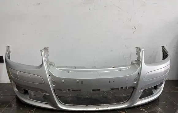 Volkswagen Jetta V Front bumper 1K0807221