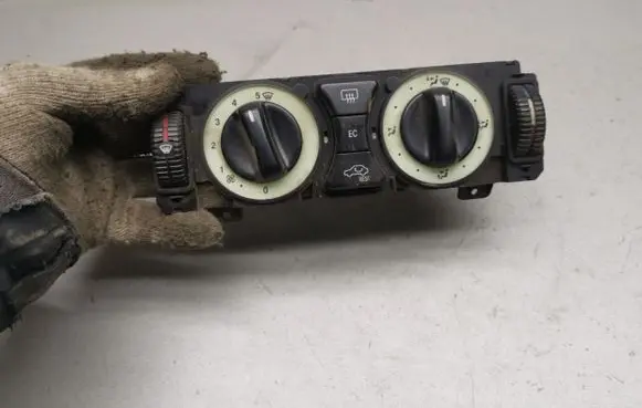 Mercedes-Benz CLK A208 C208 Climate control unit