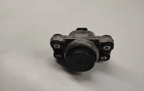 Land Rover Range Rover L405 Engine mount bracket