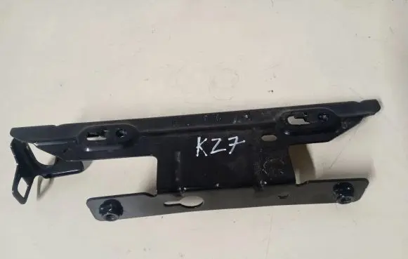 Radiator mount bracket