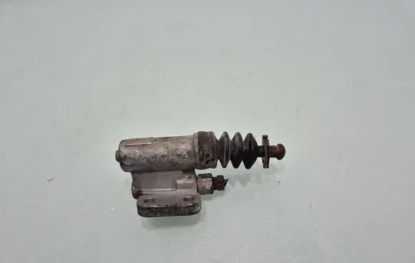 Honda CR-V Clutch slave cylinder 