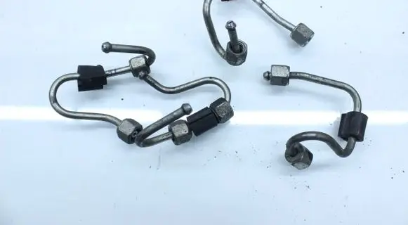 Fuel injector supply line/pipe