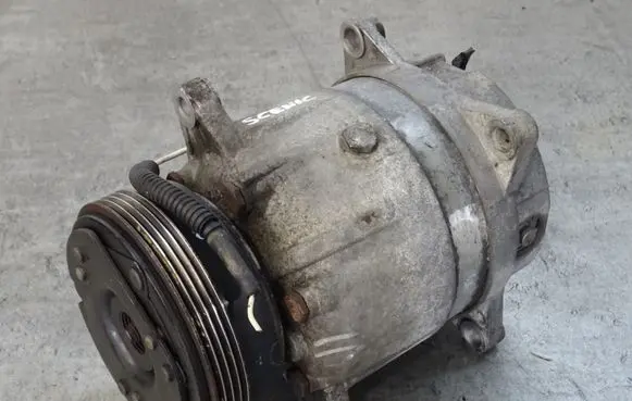 Renault Scenic I Air conditioning (A/C) compressor (pump) 7700273320