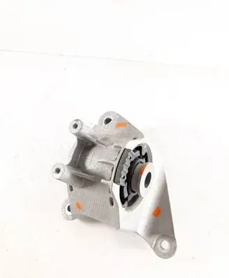 BMW 7 G70 Engine mount bracket 9485626