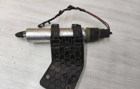 BMW X5 E70 Fuel filter bracket/mount holder 70312332