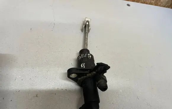Clutch slave cylinder