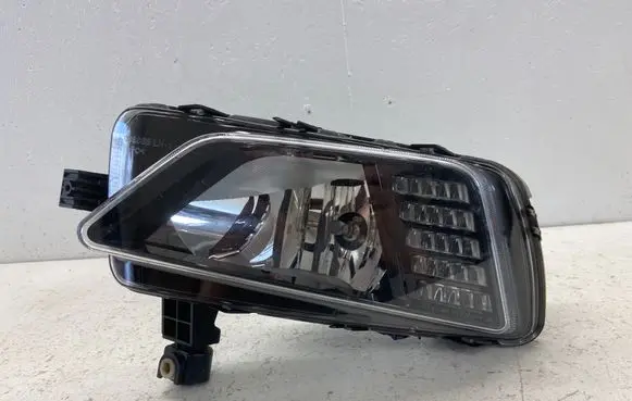 Volkswagen Polo VI Front fog light 2G0941661A 89250871 04F301K