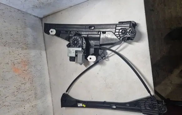 Citroen C4 III e-C4 Front door window regulator with motor 9832821580