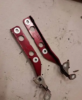 Engine bonnet/hood hinges