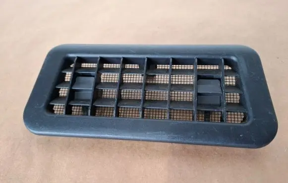 Parcel shelf grill