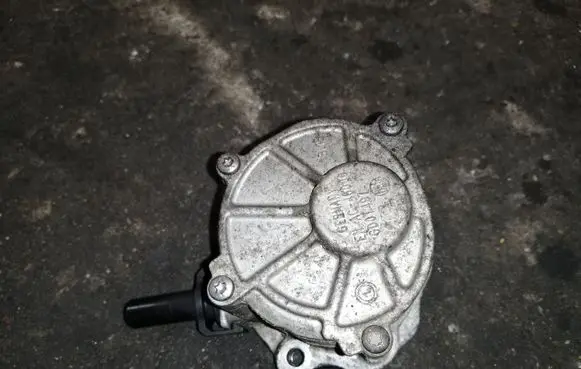 Mercedes-Benz E W212 Vacuum pump A6512300265