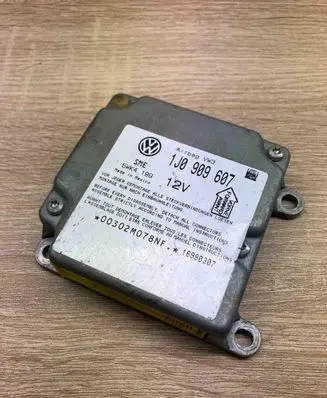 Volkswagen PASSAT B5 Airbag control unit/module 1J0909607 5WK199