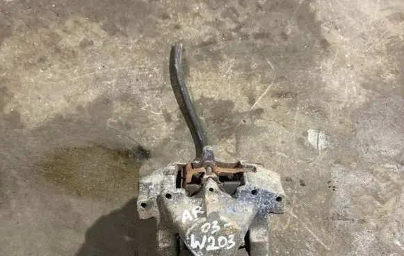 Mercedes-Benz C W203 Front brake caliper