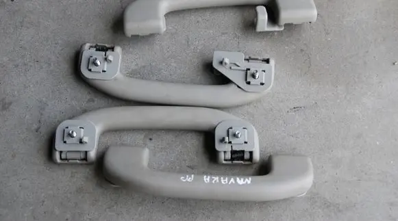 Engine bonnet (hood) release handle