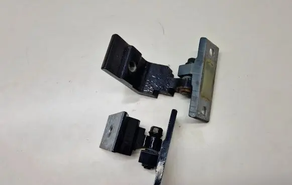 Rear door hinge set