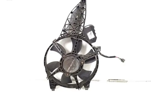 Radiator cooling fan shroud