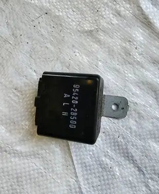 Hyundai Santa Fe Window wiper relay 954202B500