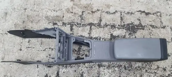 Volkswagen PASSAT B6 Center console