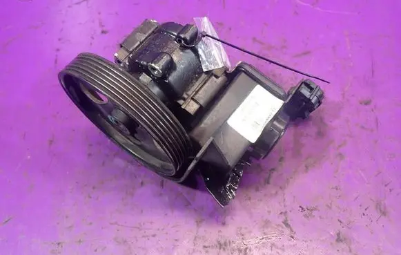 Peugeot 206 CC Power steering pump