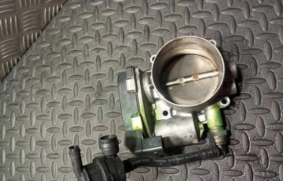 BMW 5 F10 F11 Throttle valve 7597871 1406502232 A2C53356724