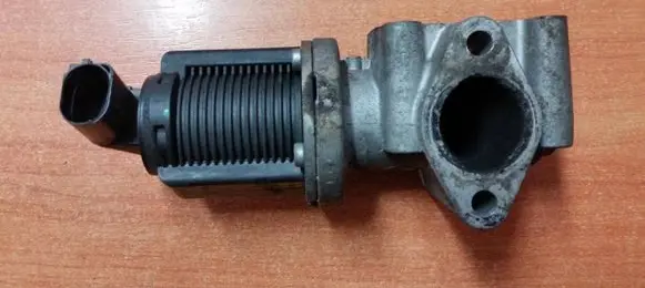 Opel Astra H EGR valve 55215031