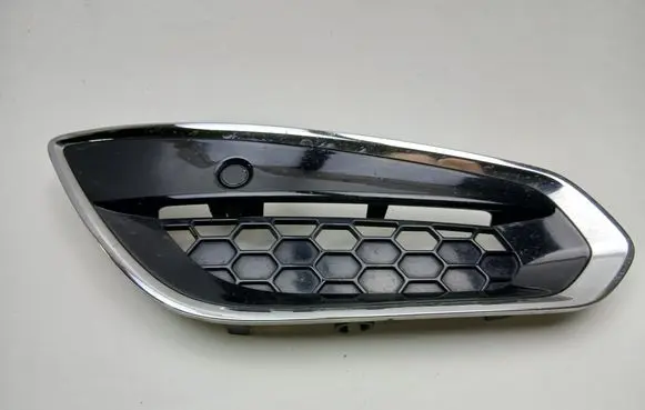 Front bumper upper radiator grill