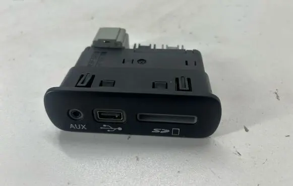 Dodge Charger USB socket connector 68206384AC 33169193 022515