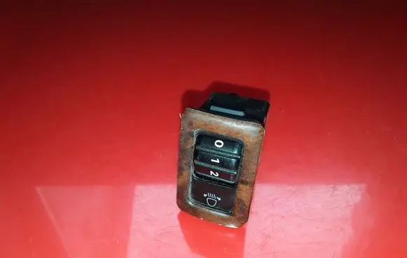 Mitsubishi Pajero Sport I Headlight level height control switch 4D20
