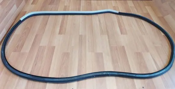 Rear door rubber seal (on body)