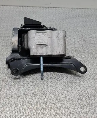 Toyota Prius (XW50) Engine mount bracket