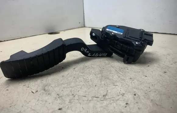 Renault Laguna II Accelerator throttle pedal 8200003392 6PV00811901