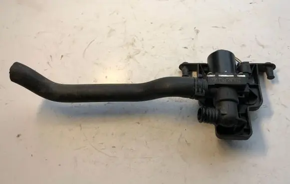 BMW 5 E60 E61 Coolant heater control valve 6920226 64116920226 6411692022602