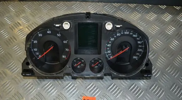 Volkswagen PASSAT B6 Speedometer (instrument cluster) 3C0920870T