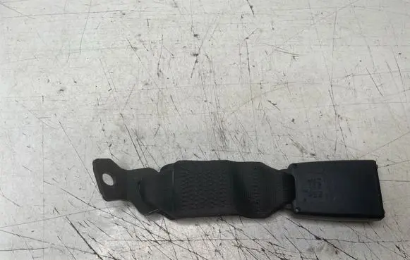 BMW 5 E60 E61 Rear seatbelt buckle 7059774 33027193 B014303