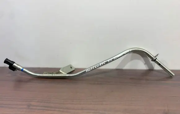 Mitsubishi Outlander IV Oil level dip stick 