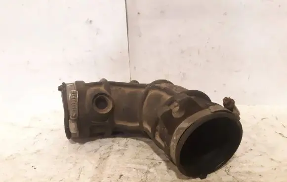 Opel Vectra B Air intake hose/pipe 90572051